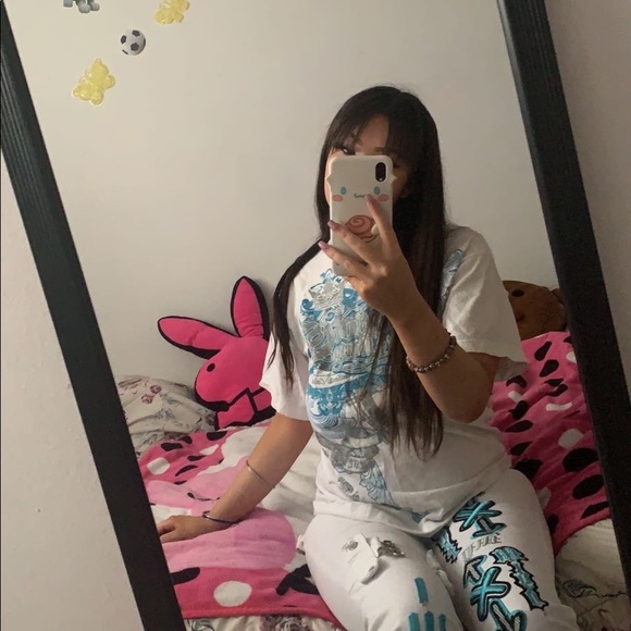 Meet your Posher, Selena - Picture 2 of 2